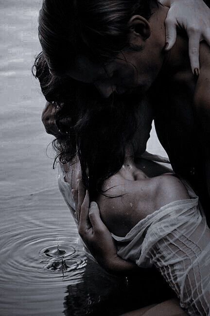 MinsidCommander's tweet image. (  &amp;amp;.  )

   ─── The unyielding mask fell with every tremble of her frail body, weakened by the oppressors tearing down walls built through decades of abuse. Not even her status could spare her heart.