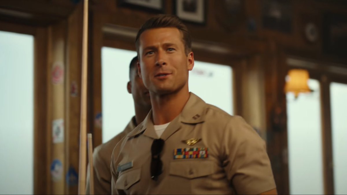 marissageee's tweet photo. Top Gun was amazing, but if I may, please let me direct your attention to my two favorite parts #bigfan https://t.co/29Twl6txPV