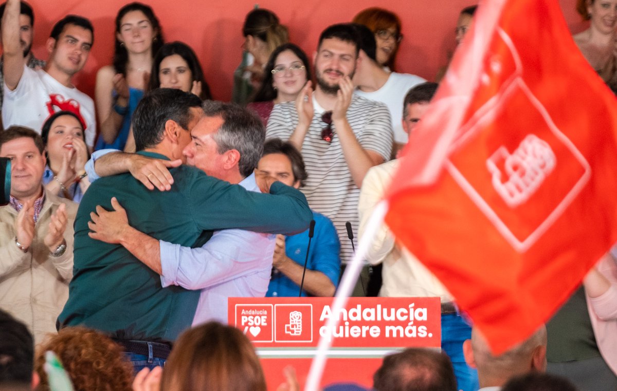 psoedeandalucia's tweet photo. ✊🏻 ¡Gracias, #DosHermanas!

📍 Un gran acto en un municipio mítico socialista

🌹 Un gran acto con @sanchezcastejon para impulsar a @_JuanEspadas a la presidencia de la Junta de Andalucía.

Seguimos recorriendo #Andalucía con las ideas muy claras 👉🏻 #SiVotamosGanamos https://t.co/guGsLkCswT