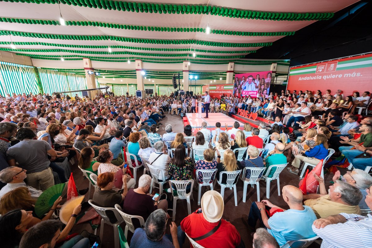 psoedeandalucia's tweet photo. ✊🏻 ¡Gracias, #DosHermanas!

📍 Un gran acto en un municipio mítico socialista

🌹 Un gran acto con @sanchezcastejon para impulsar a @_JuanEspadas a la presidencia de la Junta de Andalucía.

Seguimos recorriendo #Andalucía con las ideas muy claras 👉🏻 #SiVotamosGanamos https://t.co/guGsLkCswT