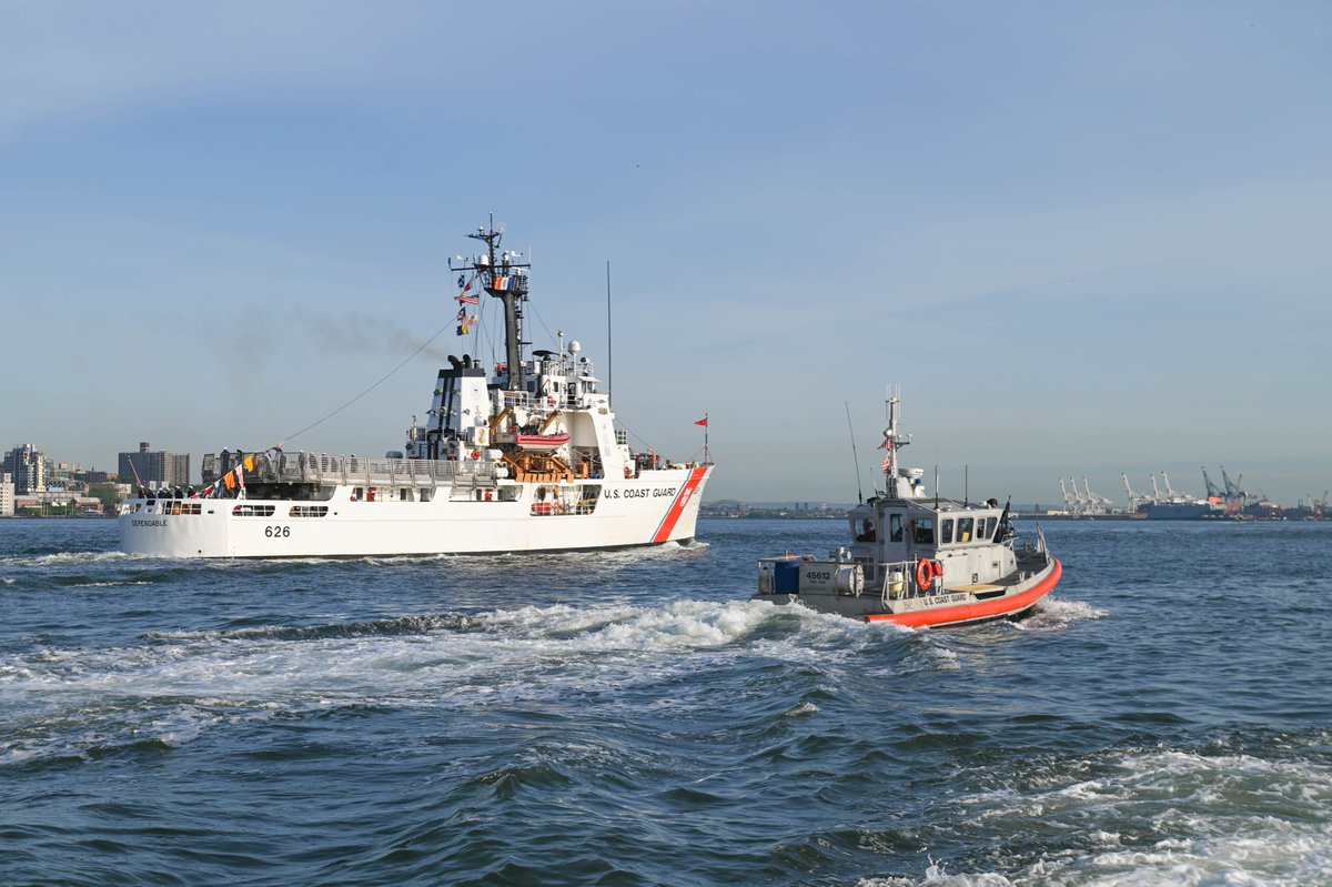 USCG's tweet photo. Getting the band back together for our #SaturdayatSea ⚓

@FleetWeekNYC returned after 2 years &amp; recently kicked off with #USCGCDependable, #USCGCSycamore, @USNavy #USSBataan (LHD 5), and HMS Protector participating in the Parade of Ships. 🚢🛳️⛴️🛥️ https://t.co/9ZbCSoAIQ5