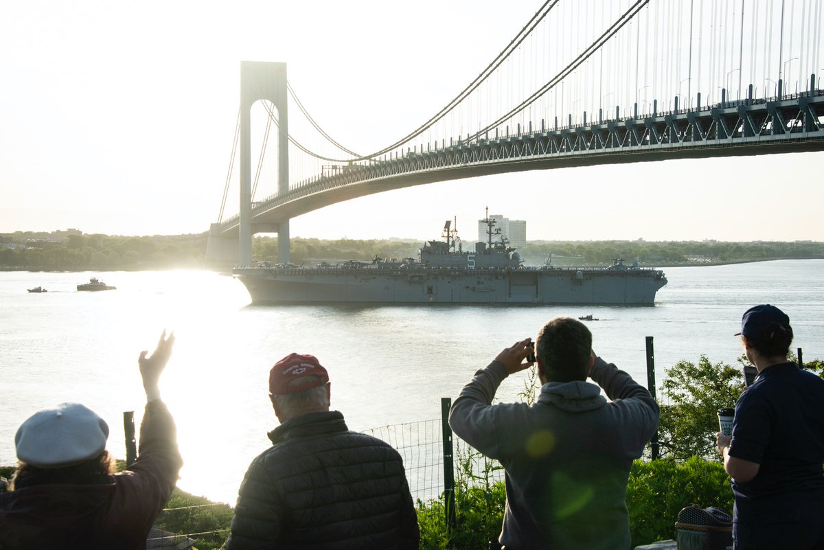 USCG's tweet photo. Getting the band back together for our #SaturdayatSea ⚓

@FleetWeekNYC returned after 2 years &amp; recently kicked off with #USCGCDependable, #USCGCSycamore, @USNavy #USSBataan (LHD 5), and HMS Protector participating in the Parade of Ships. 🚢🛳️⛴️🛥️ https://t.co/9ZbCSoAIQ5