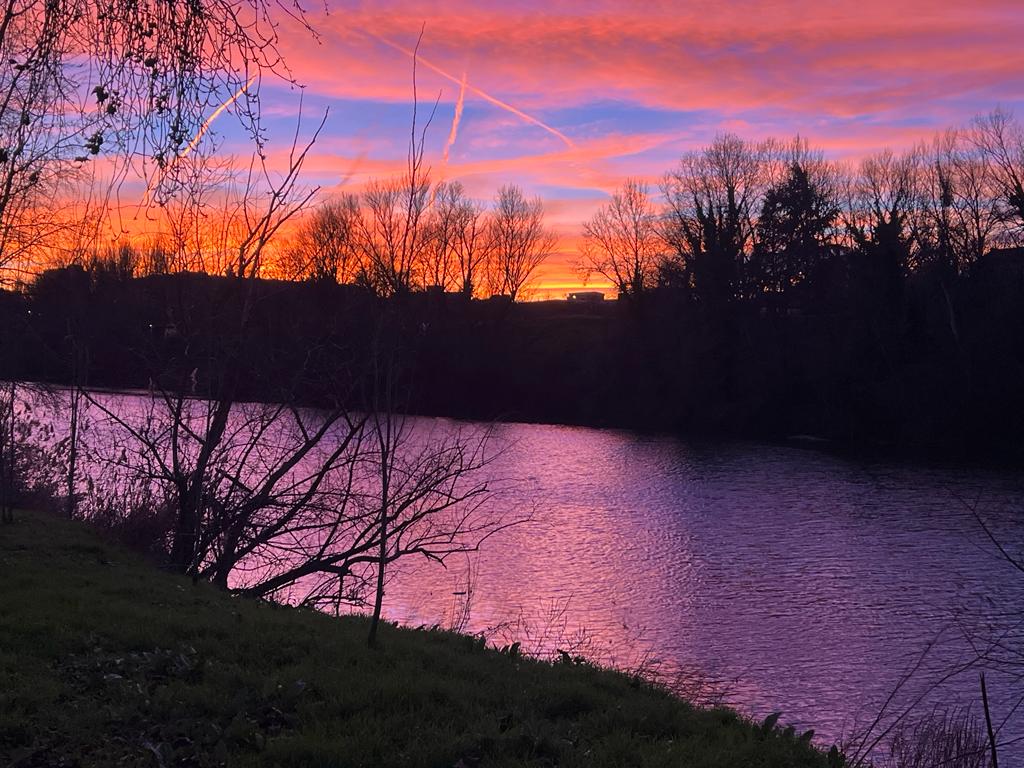 CyLEsVida's tweet photo. Atardecer junto al río Pisuerga en Valladolid https://t.co/8FRl776jX7