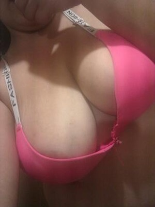 Vecinacaliente9's tweet photo. ¿Te gusta mi bra amor? 😏 O me lo quitas 🤤 https://t.co/XDI7RWuEkl