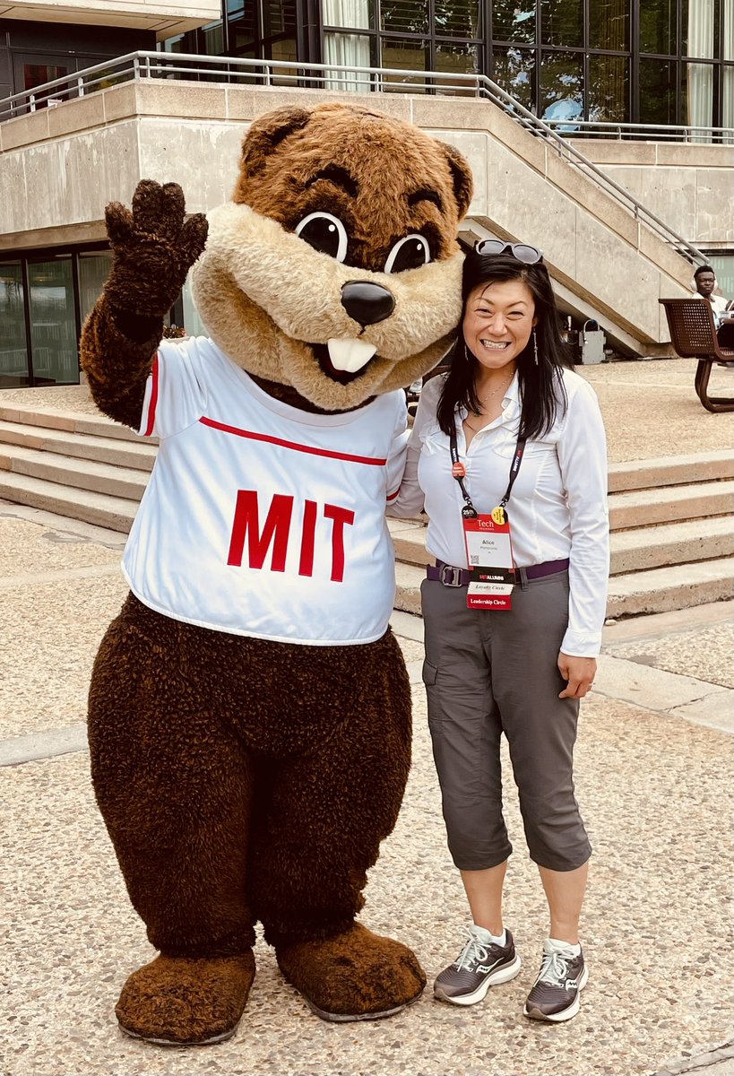 TIM helped move me into <a href="/MIT/">Massachusetts Institute of Technology (MIT)</a> #Seniorhaus as a frosh. Reunited 32 years later ❤️🤓🦫Looking good! Redeaux 25th <a href="/MIT_alumni/">MIT Alumni</a> #techreunion