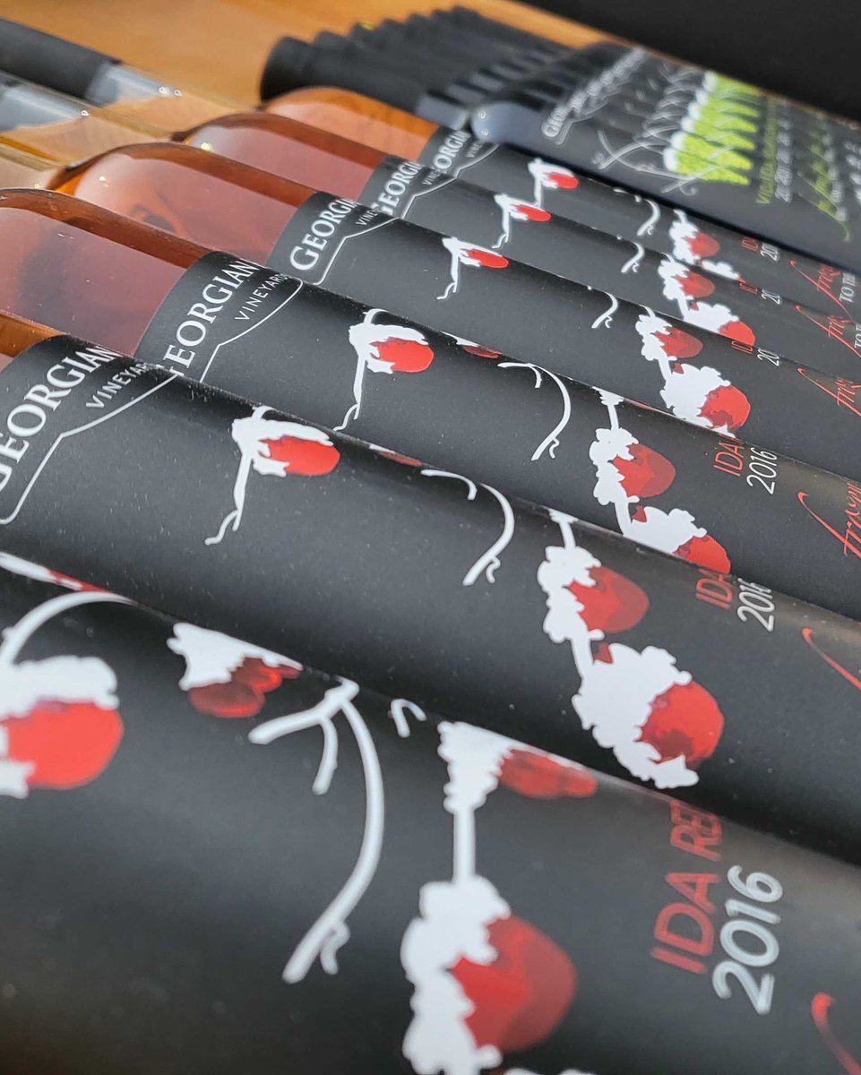 kwafwine's tweet photo. Did you know that #icewine can be made from #fruits other than #grapes? This #icewine by @GeorgianHills is made of #Ida red #apples from the #Ontario apple belt. #Juicy and perfectly #sweet, this #wine showcases intense apple #flavours with accompanying #spice and #honey notes. https://t.co/XMfJ7rDxzw