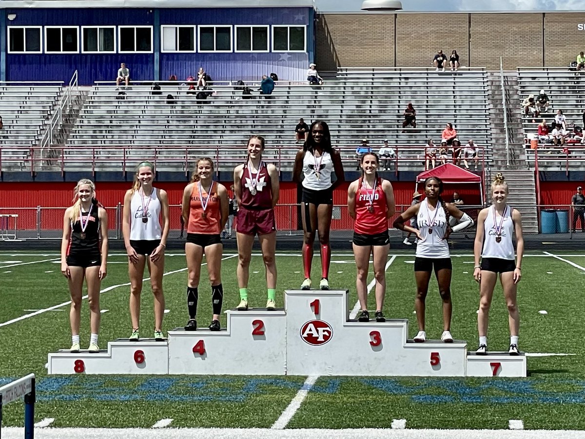 Congrats to sophomore standout Claire Duricky for placing fourth in the 300mH at regionals and advancing to the state championship meet! Claire and her sister Carly also scored in the 100mH. #RoadToJesseO