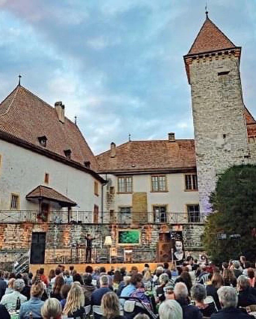 ChateauLaSarraz's tweet photo. Évènement]

Le mois de juin arrive à grands pas… les jeudis du Château aussi, avec un premier concert le 23 juin 2022, dans les jardins, par beau temps. 
D’après vous, quels artistes seront au programme cette année ?

#chateaudelasarraz #jeudisduchateau #concert #pleinair https://t.co/FLQ1tpWe7E