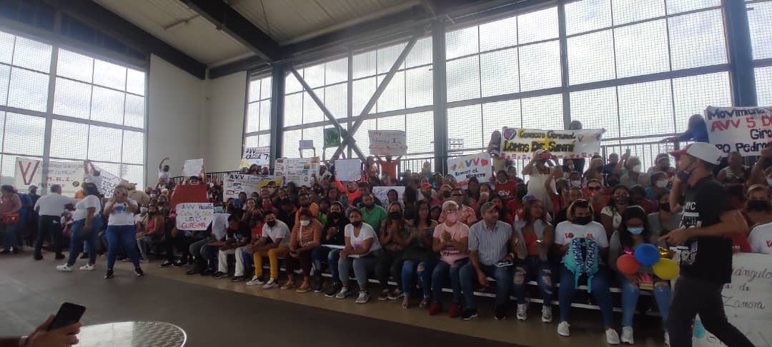 #HOY | La #GMVV continúa imparable mediante una  Asamblea Popular con las #AVV, #CMG y #CTU del Mpio. Girardot, Edo. #Aragua, afinando líneas de acción para avanzar en la consolidación de logros de nuestro Poder Popular en materia de #Hábitat y #Vivienda 
#AméricaSomos