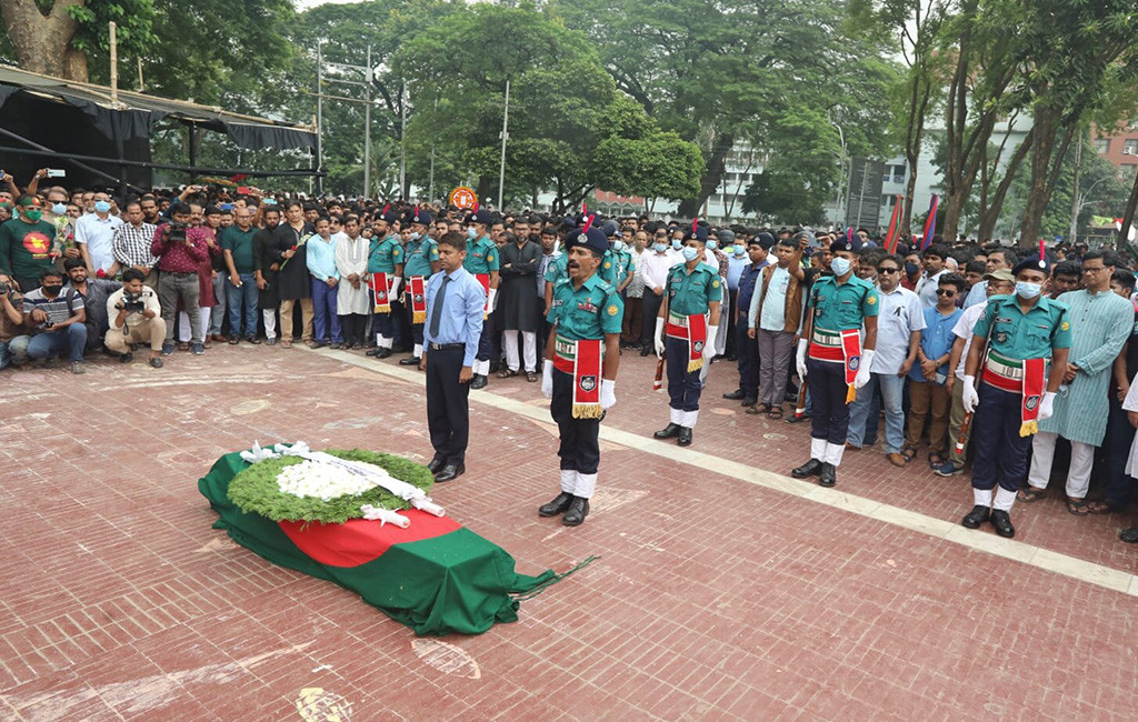 Eminent journalist #AbdulGaffarChowdhury (88) laid to eternal rest at Martyred Intellectuals Graveyard in Mirpur on Saturday afternoon. Earlier in the day, his body arrived in #Dhaka from #London where he died of a cardiac arrest. On 19 May, he died of a cardiac arrest in London.