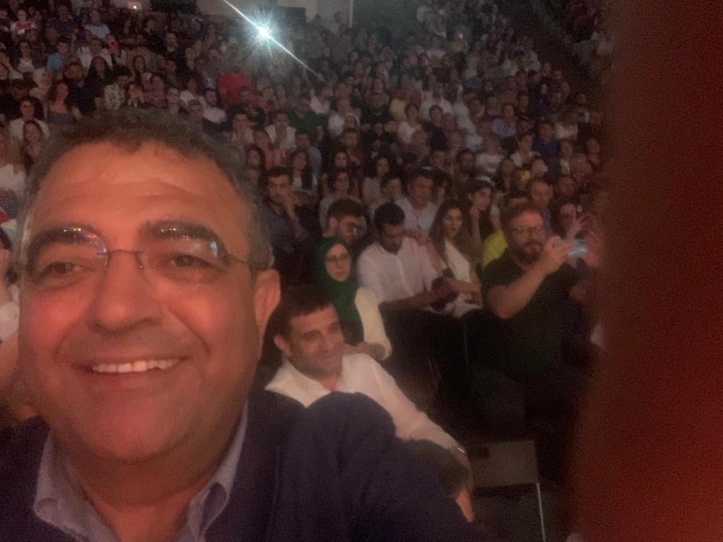 MSTanrikulu's tweet photo. “Hêjîra çiyayî
Lêlêlê lêlê lêlê
Delala çîyayî
Darhejîrokê
Xemrevînokê”
İBB’nin katkılarıyla düzenlenen #AynurDoğan (@aynurdogan) konserindeyiz. İğne atsanız yere düşmeyecek Harbiye Cemil Topuzlu Açık Hava Tiyatrosun’dan herkese selamlar. https://t.co/jLr1qKiVhd