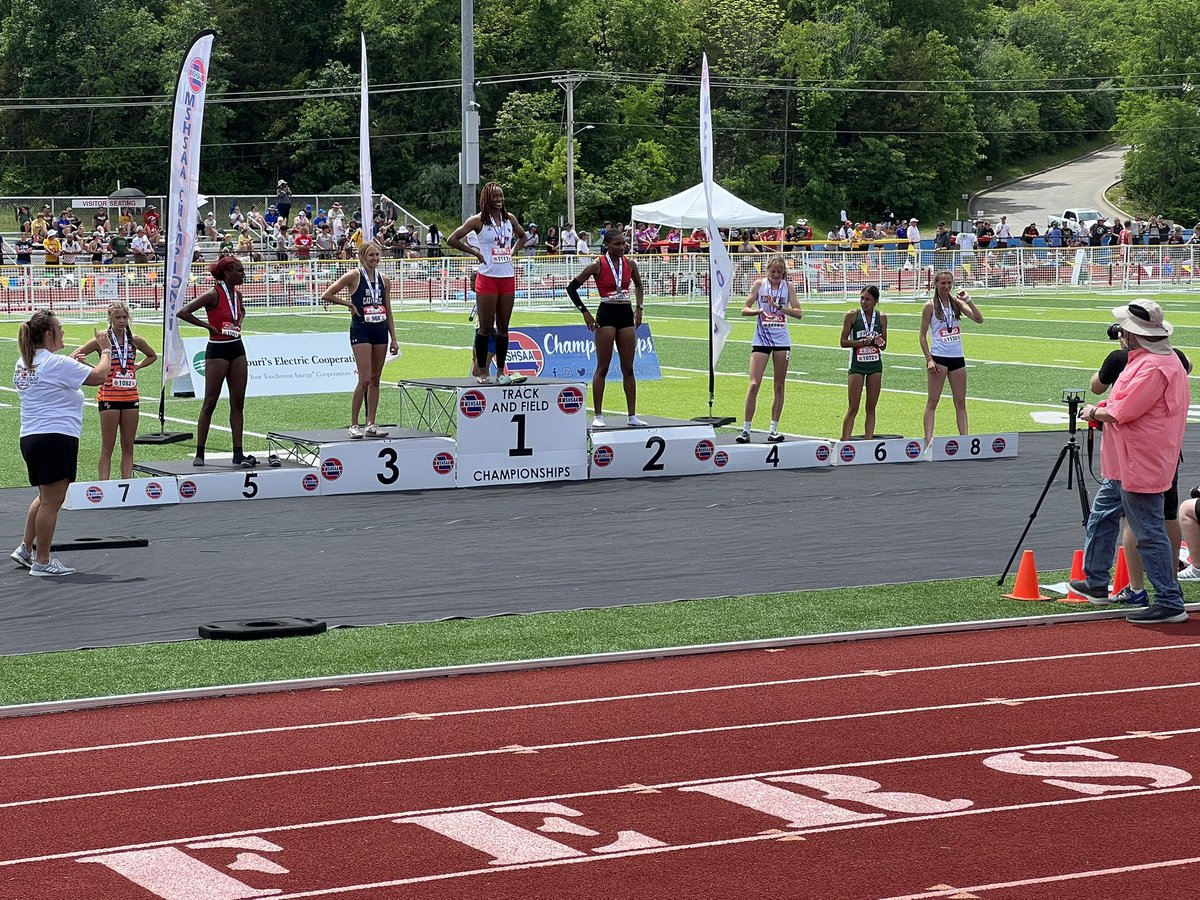 6th in the state 400 final: sophomore Luci Medina! <a href="/NerinxXC/">Nerinx Runners</a>