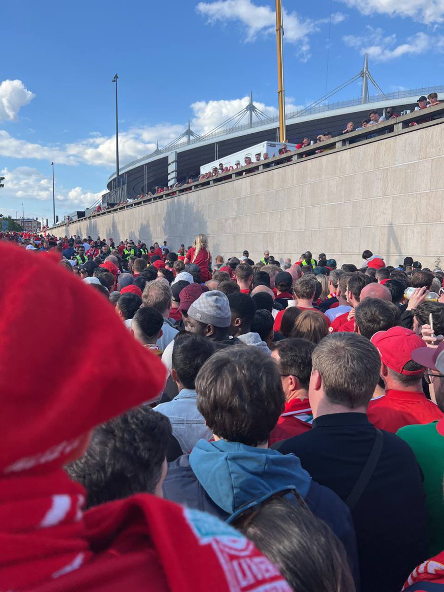 AntGodfrey's tweet photo. Bastards!  Tell the truth!!!

6pm (3 hours before kickoff) and you had only 1 gate open with 2 people doing ticket checks.
 
Meanwhile @UEFAcom security  in their suits standing on the ramp just watched on and done nothing despite people telling them that’s a death trap. https://t.co/79OdYNbK0K