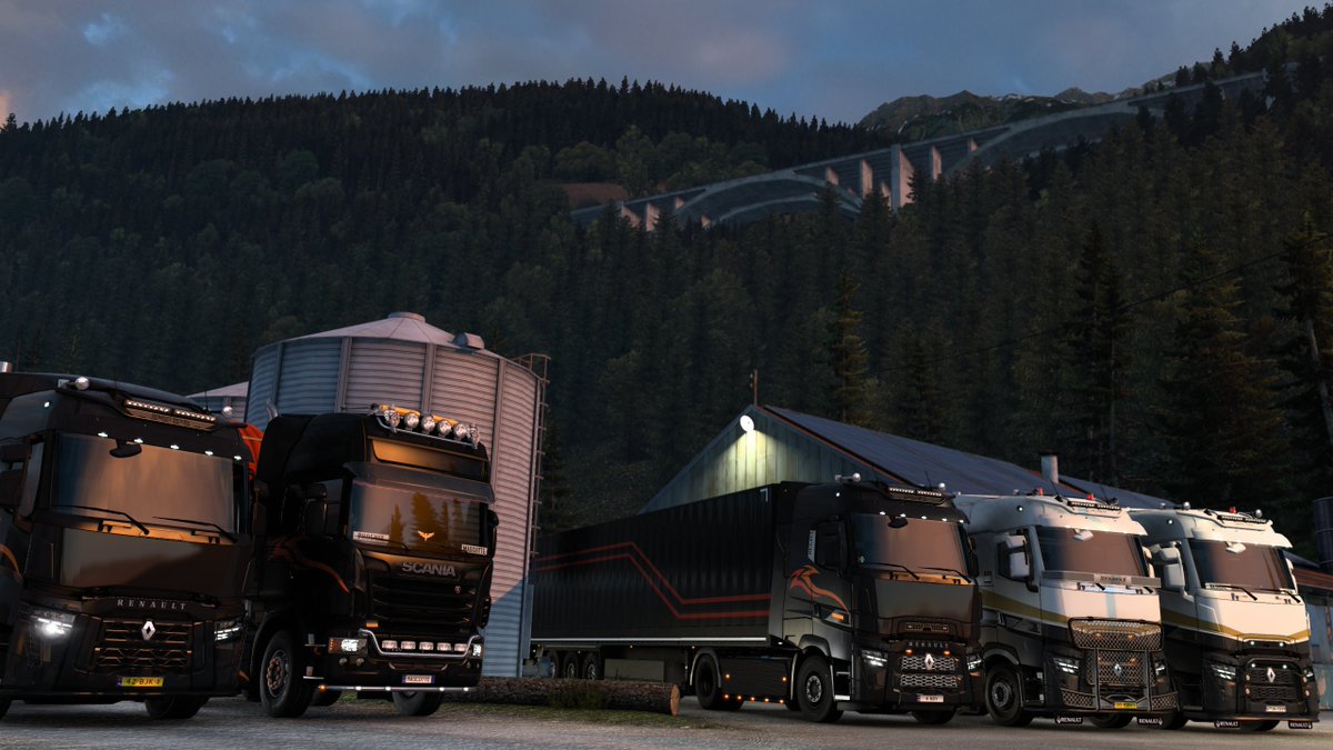 PhoenixVTC's tweet photo. Tonight we had a private convoy with our partners, @GlobalCargo_VTC. Driving through the reworked Austria, including the Grossglockner High Alpine Road.
It's always a great time, with both our VTCs sharing one voice chat, it's nice to have fun together.
#ETS2 #TMP https://t.co/63KT1e8BrJ