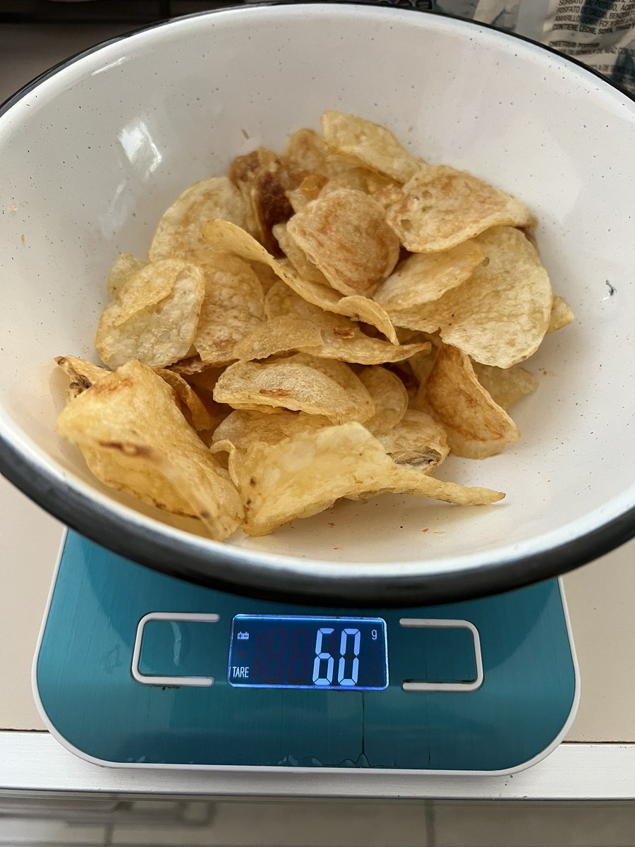 YoCas's tweet photo. @ChipsBarcel me están viendo la cara con los gramos del producto que compre, qué pasó ahí? https://t.co/HLZjTltNbG