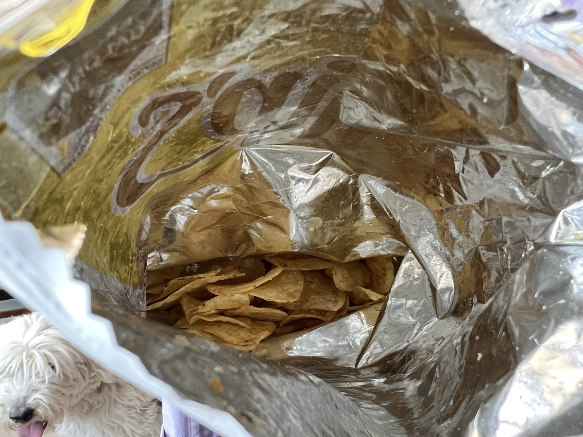 YoCas's tweet photo. @ChipsBarcel me están viendo la cara con los gramos del producto que compre, qué pasó ahí? https://t.co/HLZjTltNbG