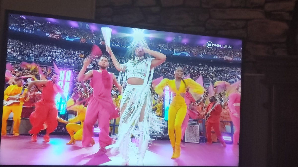 _RB_Ash's tweet image. Imagine you've just finally got out of the tear gas and now you've got to listen to this shit? I'd be heading back for the gas. #UCLfinal