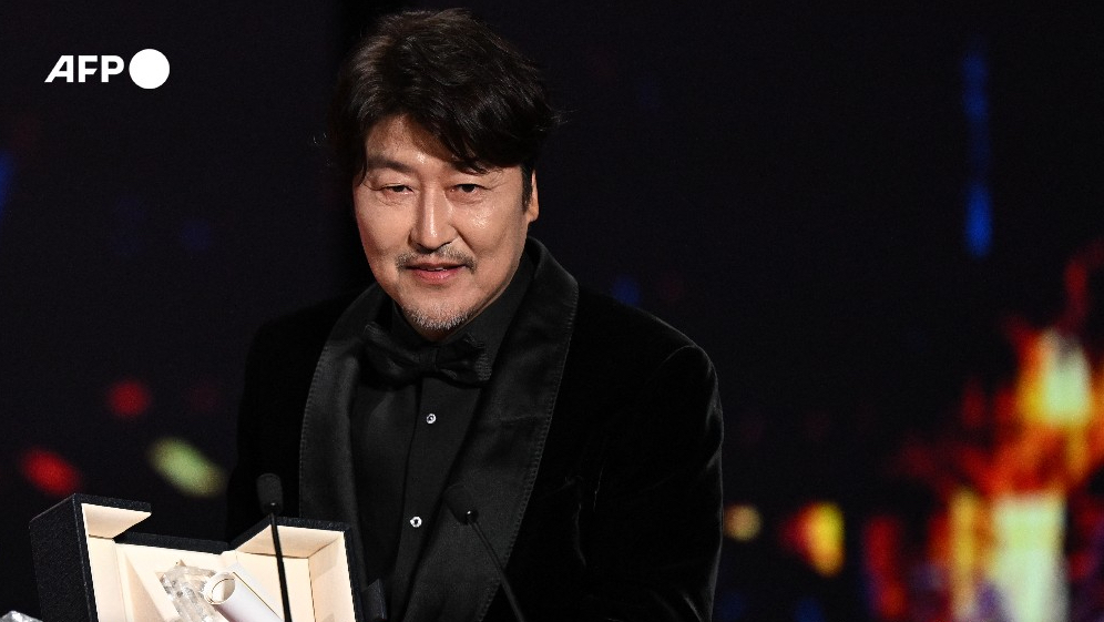 neonrated's tweet photo. Song Kang Ho, Cannes Best Actor for BROKER. https://t.co/t0RA8b0dbb