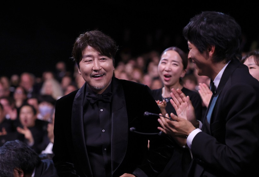 neonrated's tweet photo. Song Kang Ho, Cannes Best Actor for BROKER. https://t.co/t0RA8b0dbb