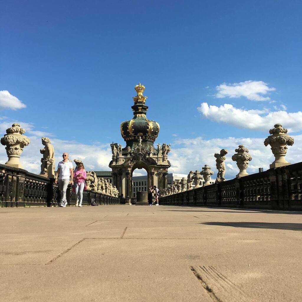 cc2go's tweet photo. beliebtes Motiv am Zwinger #dresden #zwinger #nofilterneeded https://t.co/MLNxReMeY7 https://t.co/ZXMizO792o