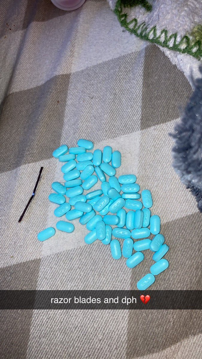 n3crobf's tweet photo. throwing my life away /shtwt /drugtwt [ dph is benadryl ] https://t.co/stZGVKR7TI