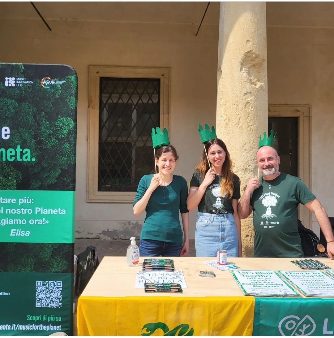 Siamo all'#HeroesFestival a Verona con <a href="/elisatoffoli/">Elisa</a> e insieme a <a href="/AWorld_ActNow/">AWorld</a> <a href="/mih_spa/">Music Innovation Hub</a> <a href="/ASviSItalia/">ASviS</a> per #MusicForThePlanet: entra in azione per salvare il pianeta! Grazie al tuo sostegno piangiamo nuovi alberi per un futuro più sostenibile
-&gt; sostieni.legambiente.it/page/103172/do…