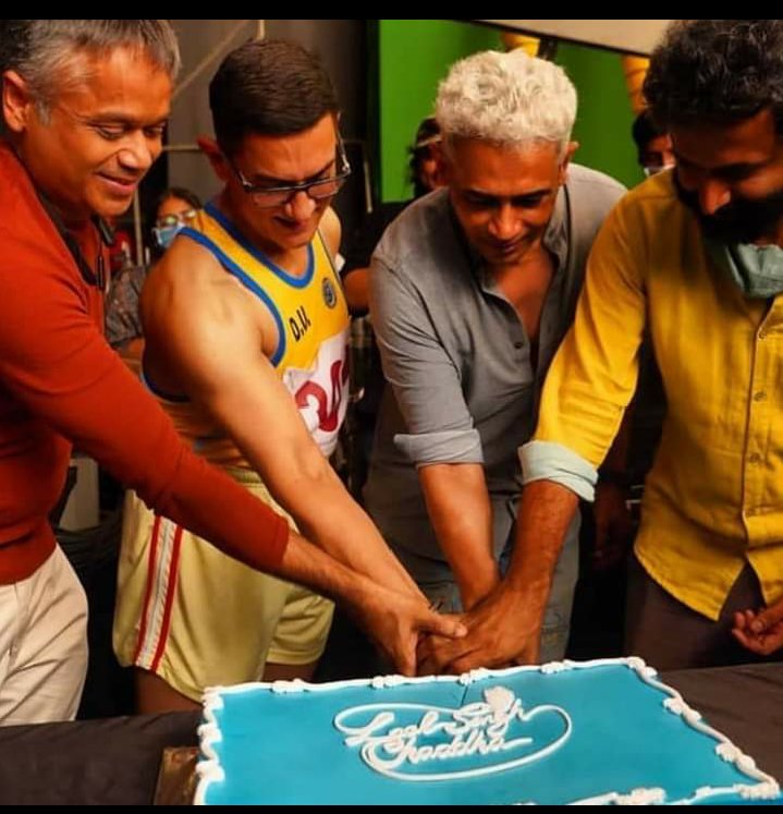 TellesSaito's tweet image. 4 Biggies in one frame:
THE #AamirKhan @AKPPL_Official #AjitAndhare @Viacom18Studios #AtulKulkarni #Scriptwriter #AdvaitChandan #Director

LAAL SINGH ARRIVES TOMORROW