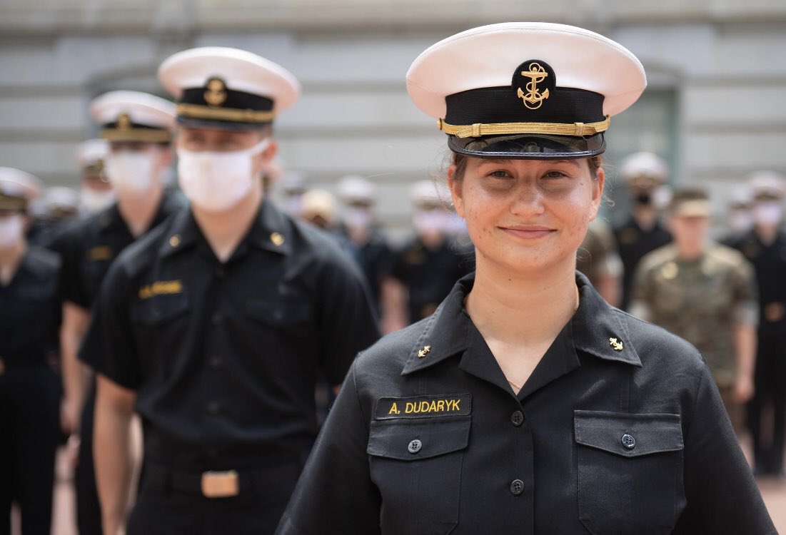 #OTD in 1980, the first women graduated from the United States Naval Academy!
Elizabeth Anne Rowe was the first female member of the class to graduate.

#OnThisDay #WomenintheNavy #USNA #USNavalAcademy #NavyFirst #NavyHistory #NavyReadiness #NMUSN