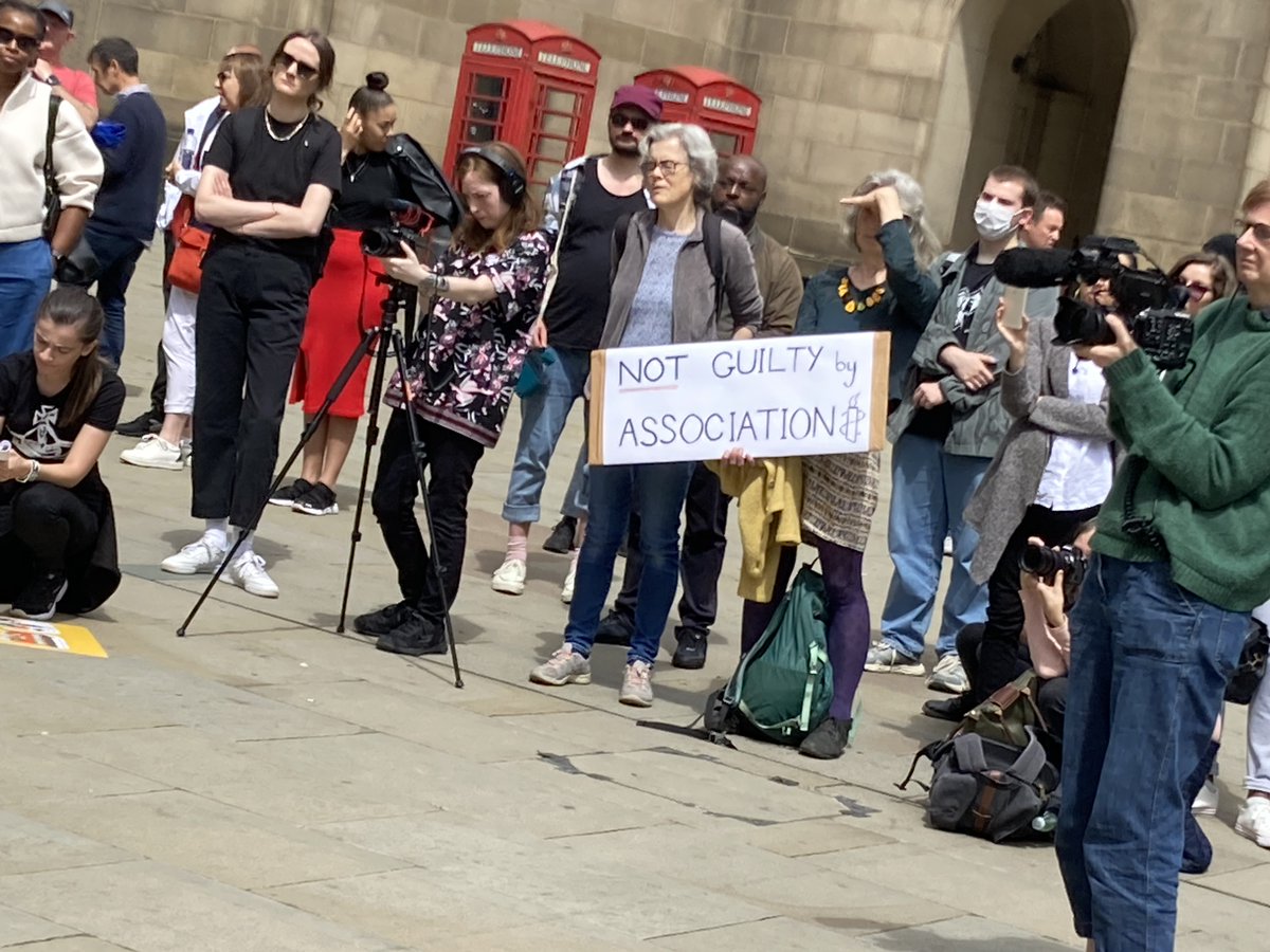 patwaprofessa's tweet photo. Manchester, England #JENGBA10 protest
#CommunitiesNotJails #CommunitiesNotCages #JusticeNotJails #GreivingNotGuilty https://t.co/SPdKLDp4Mz