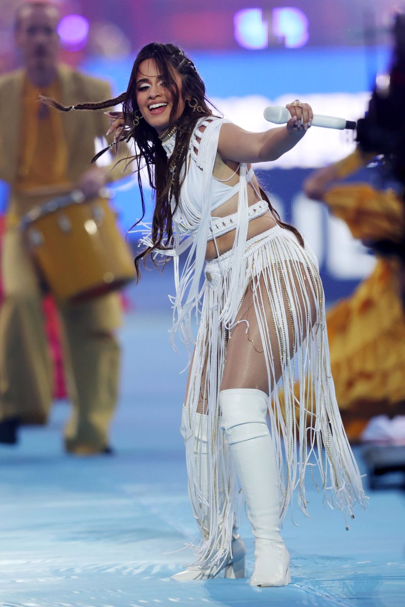CamilaMidia's tweet photo. Camila Cabello durante show de abertura na UEFA Champions League Final 🔥 https://t.co/maZkq4nKMg