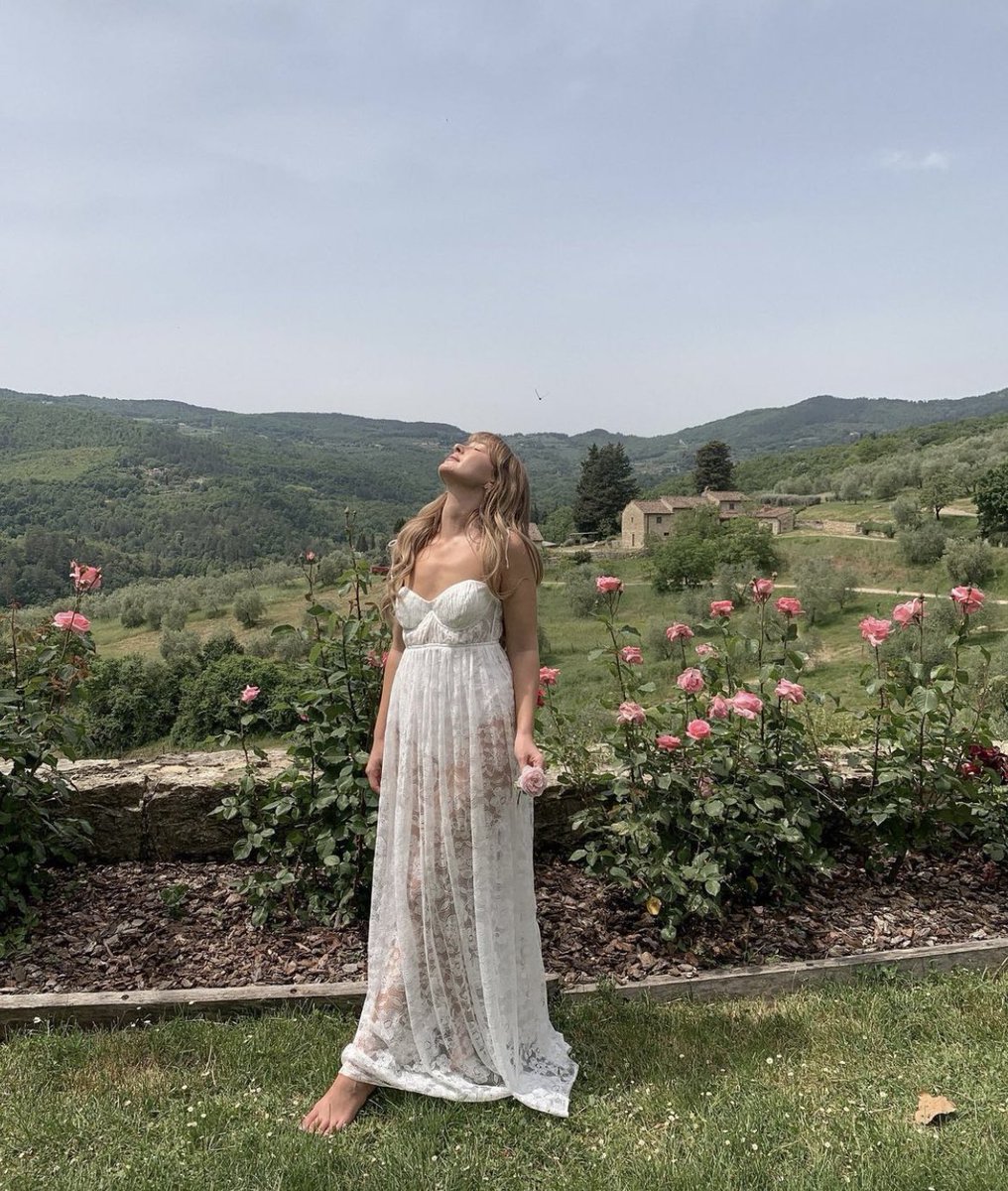 comfortelain's tweet image. elain’s camera roll part two.