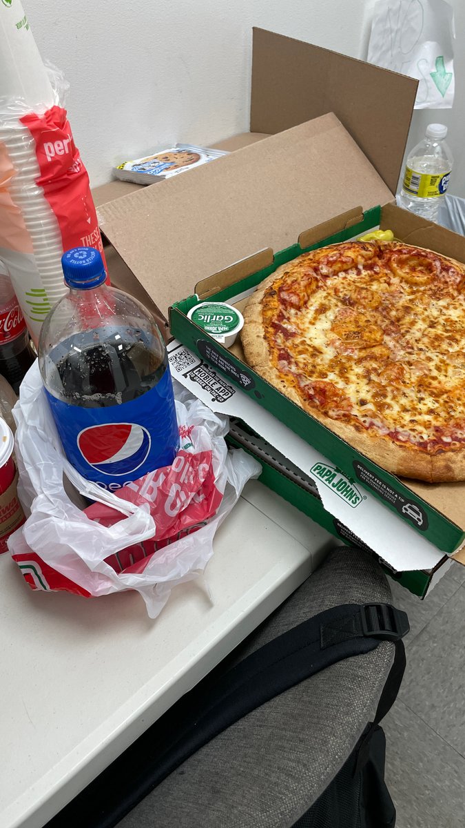 BlufoxTheAcres's tweet image. PIZZA GOAL ACCOMPLISHED ✅✅
Memorial Day Weekend kicked off the right way!!!
#XfinityMobile #Xfinity 
@BlufoxMobileLLC @blufoxdm @darin_furillo