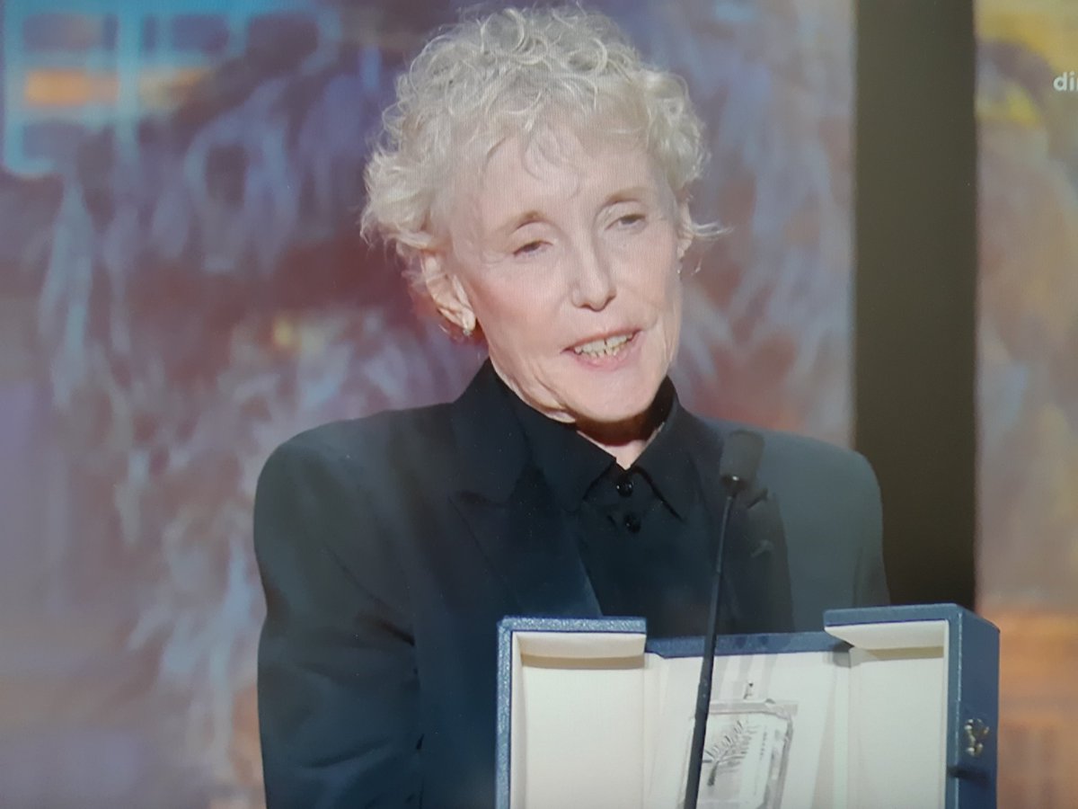 "Stars at Noon" de Claire Denis décroche un Grand Prix (avec Close). La réalisatrice filme avec brio la naissance de l'intimité physique et émotionnelle (et plein d'autres choses). Énorme coup de cœur! Mais le film a beaucoup de détracteurs ici au #FestivaldeCannes2022