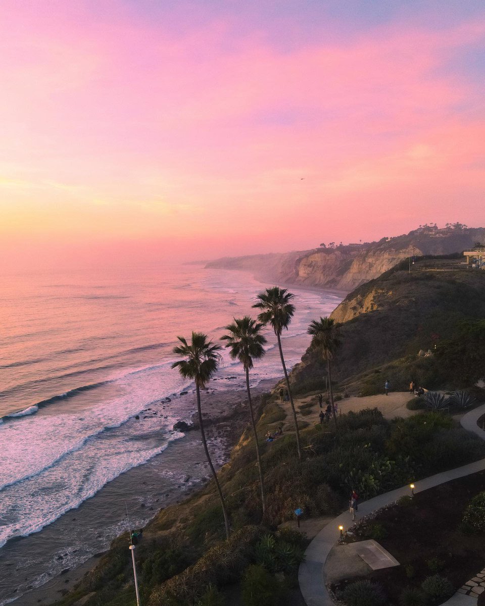 visitsandiego's tweet photo. Pretty in pink. 🥰 #VisitSD

📷 IG: saul_visuals 📍: La Jolla Shores https://t.co/r2fkRlNfCz