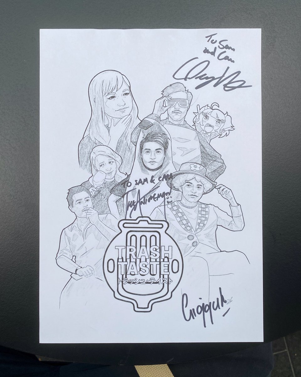 samMsdesign's tweet image. Well worth the (very) long wait to meet @TheAn1meMan @CDawgVA and @GiggukAZ @MCMComicCon today - they took time to chat and take selfies with everyone, signing all the random stuff people brought, including the #trashtaste fanart I’d drawn them🤩 Proper gents 🙌 #artist #fanart