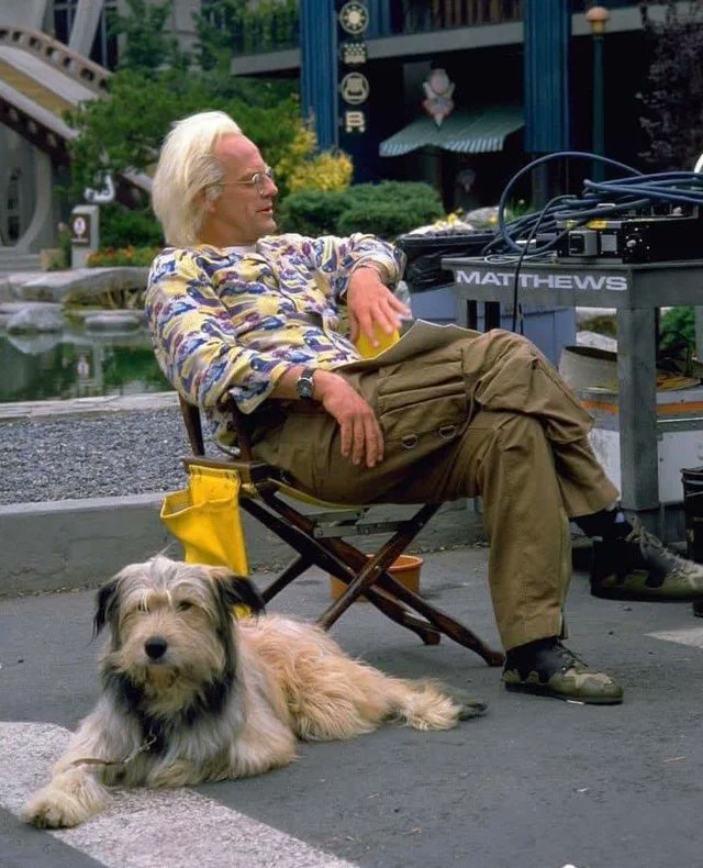 historydefined's tweet photo. Behind the scenes with Doc &amp; Einstein on Back to the Future Part II, 1989 https://t.co/1LJC8Sac38