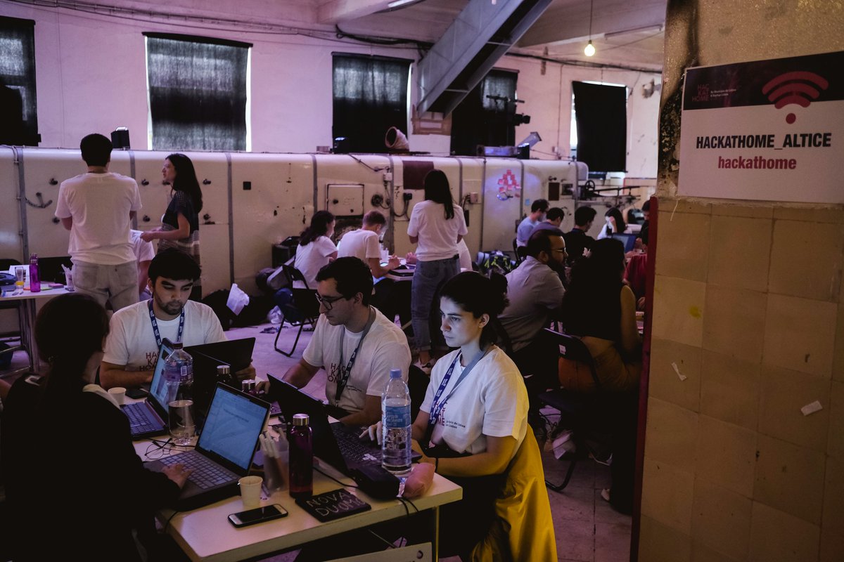 unicornfactoryl's tweet photo. It's CO:DE o'clock!
It will be a busy night, but we expect good results tomorrow. Keep up the excellent work! 💪 #HACKATHOME @CamaraLisboa https://t.co/fLsIlCCJuK