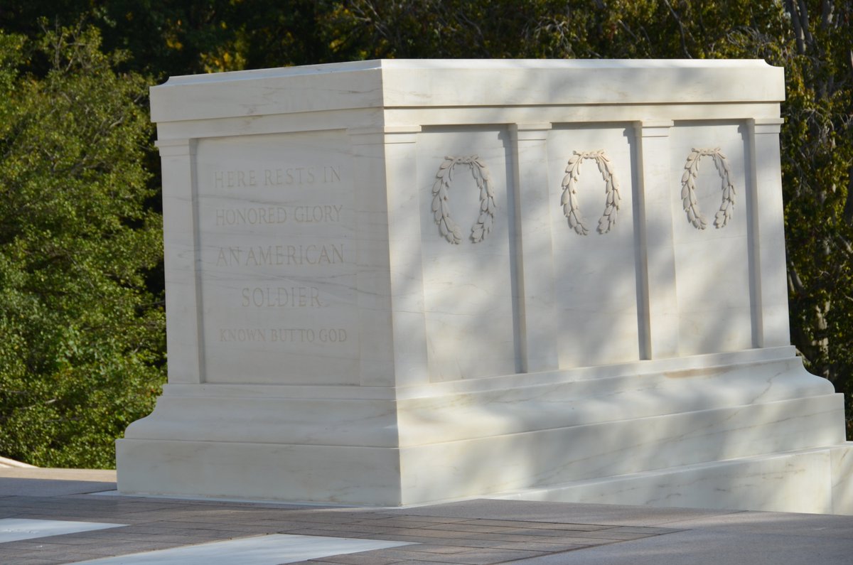 DonMeansJr's tweet photo. #DYK @ArlingtonNatl holds 130-160 funerals weekly? This #MemorialDay honor those who served &amp; made the greatest sacrifice for our freedom by watching the National Memorial Day Observance 30 May, 1150-1500 EDT on @DVIDSHub: https://t.co/ARaWcc9xjn

Have a safe #MemorialDayWeekend. https://t.co/1yaY9NuIFl