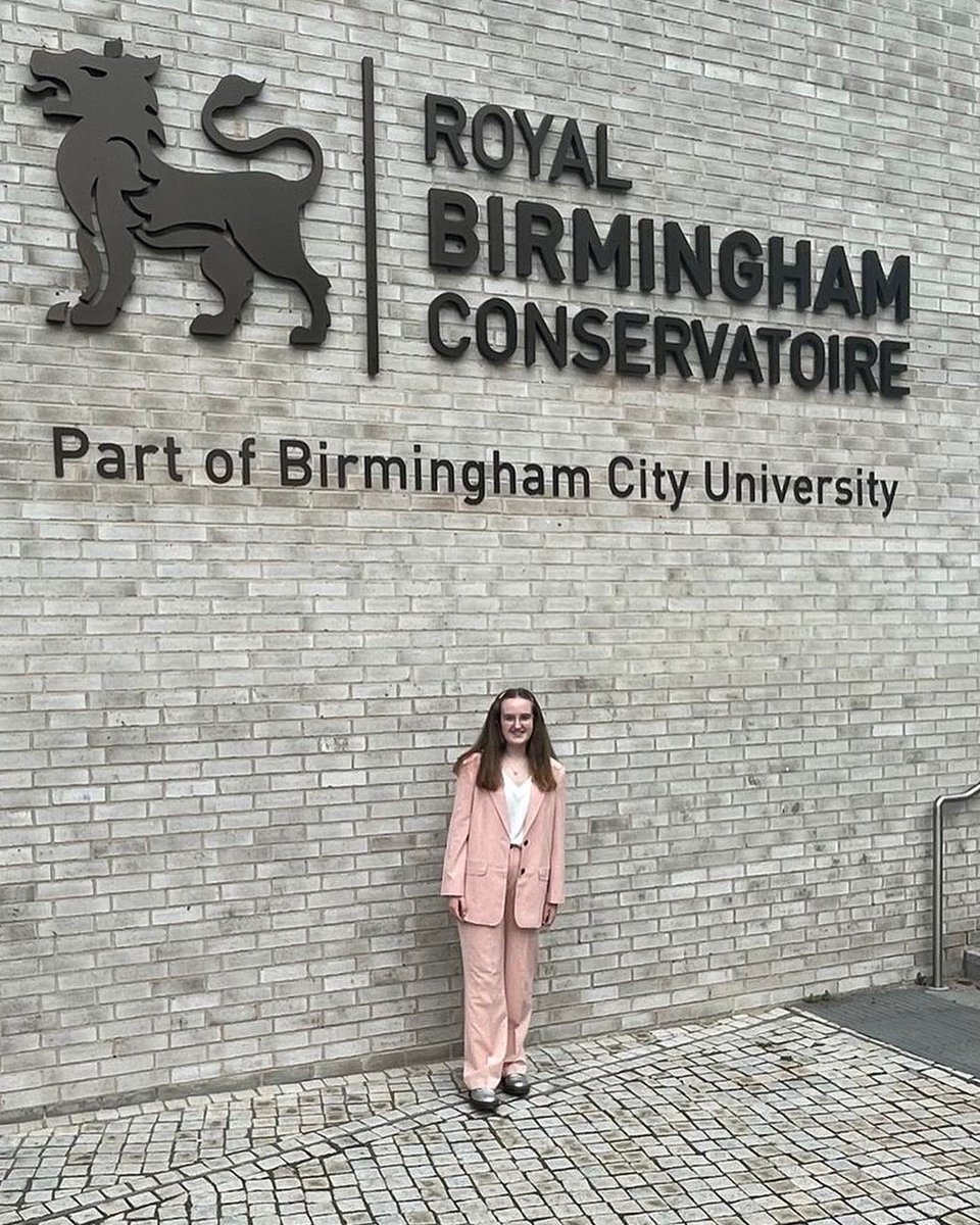 My first end of year recital at RBC is done! I performed music by York Bowen, R. Schumann, Richard Rodney Bennett and Rabaud 🎶