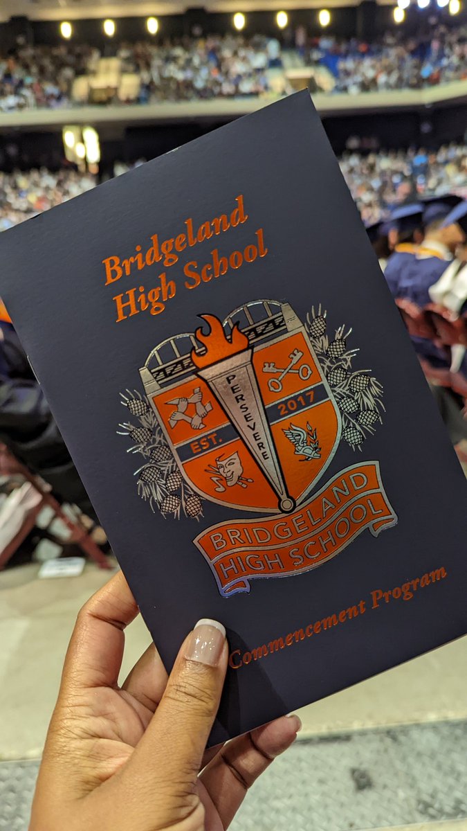BridgelandCCS's tweet photo. Watch out world....here comes da Bears!!!! 🎓🐻💙🧡 #BridgelandBest #ClassOf2022 #BearsOut ✌🏾 https://t.co/1ZpanWs3Xu