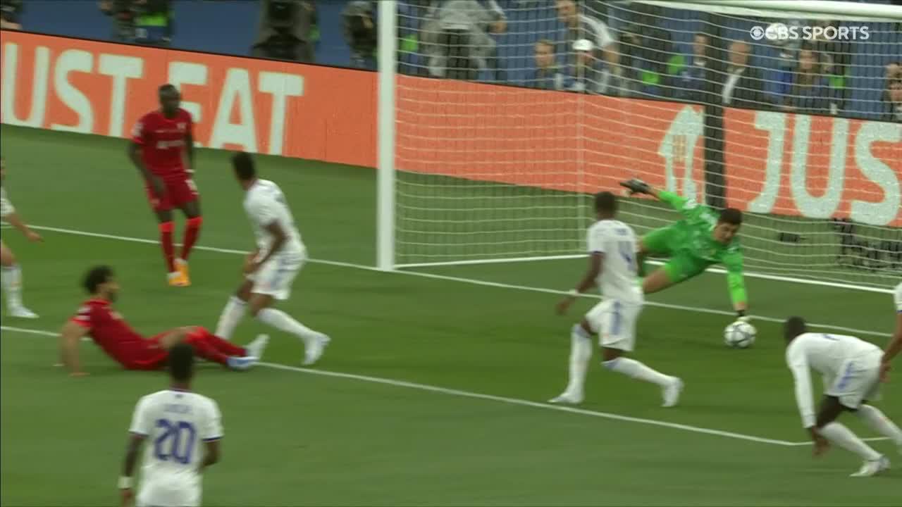 Thibaut Courtois denies Mo Salah. 🧤”