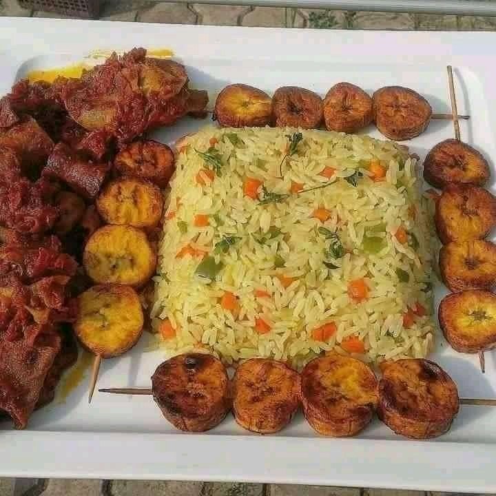 ibori_muhammed's tweet image. #DontsMarathon
#WhileEating
Don't
★dont Eat With ur left hand
★dont blow air in2 ur food to cool it
★dont stand while eating
★dont over eat
★Dont be a glutton, invite others
★dont waste food
★dont star without saying Bismillah
★dont finish without saying alhamdullilah