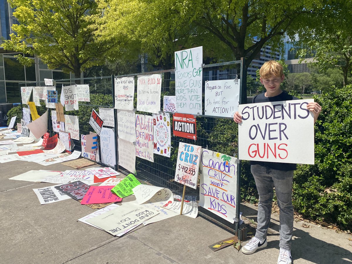 AldoButtazzoni's tweet image. More signs from the NRA protest #NRA #NRAprotest #NRAconvention