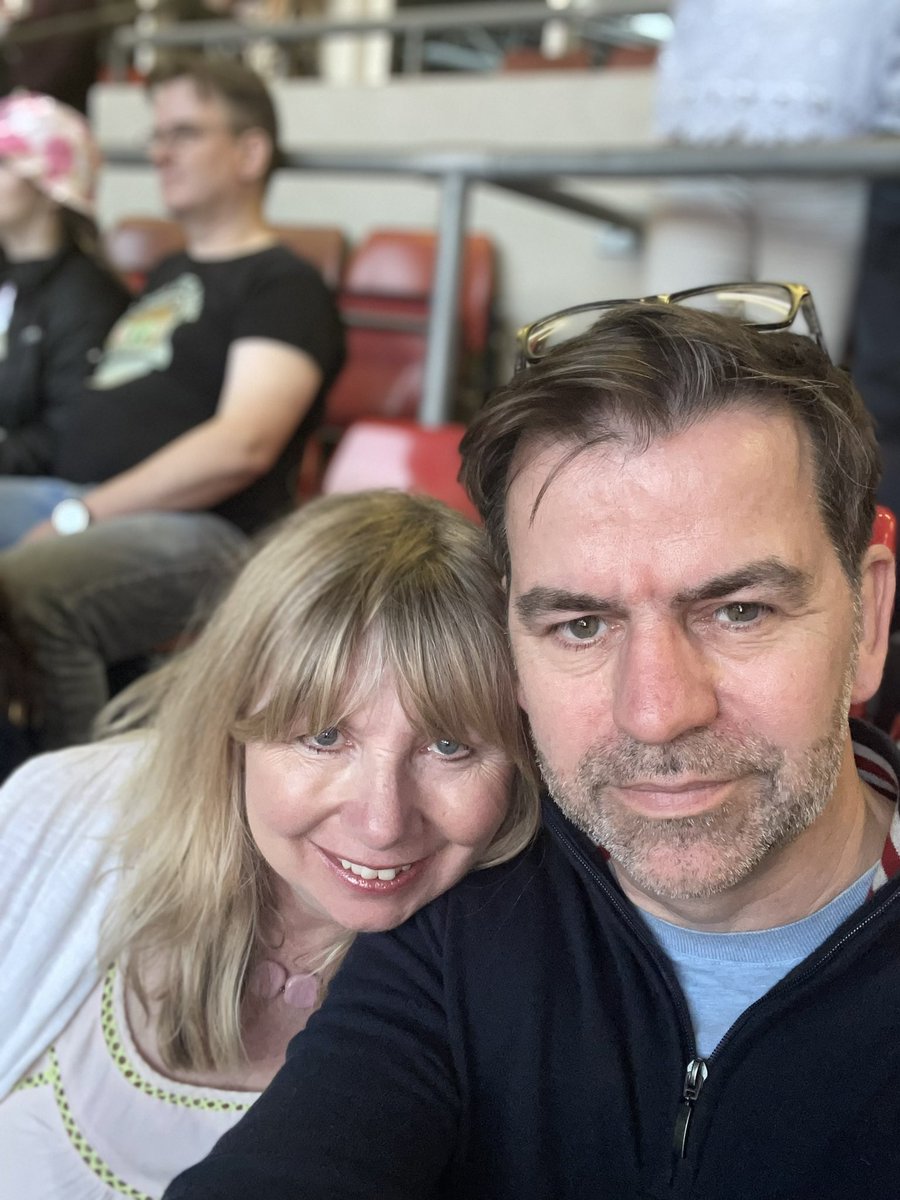 DizzyDoodler's tweet photo. Thanks for the top tip @MikeArmiger. Got tickets yesterday and sauntered down town tonight via our local Italian to see @edsheeran on a beautiful evening #lovethediff https://t.co/pnzXL69C3m