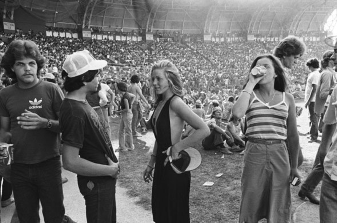 hourlybn's tweet photo. Oh to be at the Fleetwood Mac concert on May 28th 1977 in Miami, FL https://t.co/MMv7mxDWe0
