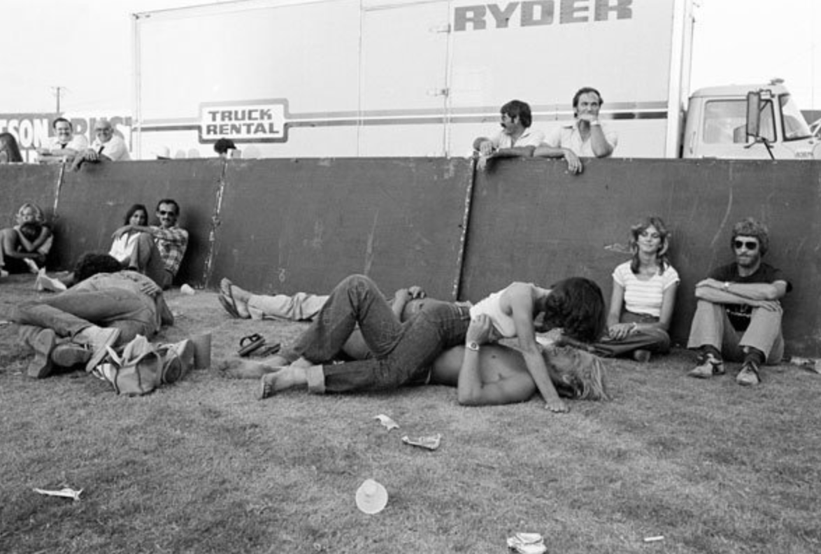 hourlybn's tweet photo. Oh to be at the Fleetwood Mac concert on May 28th 1977 in Miami, FL https://t.co/MMv7mxDWe0