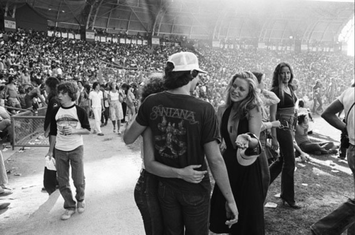 hourlybn's tweet photo. Oh to be at the Fleetwood Mac concert on May 28th 1977 in Miami, FL https://t.co/MMv7mxDWe0