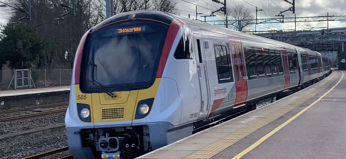 PlatformEdge1's tweet image. 720585 + 720527 passing through Lichfield Trent valley
#Class720

🔗 youtube.com/watch?v=xX6ded…