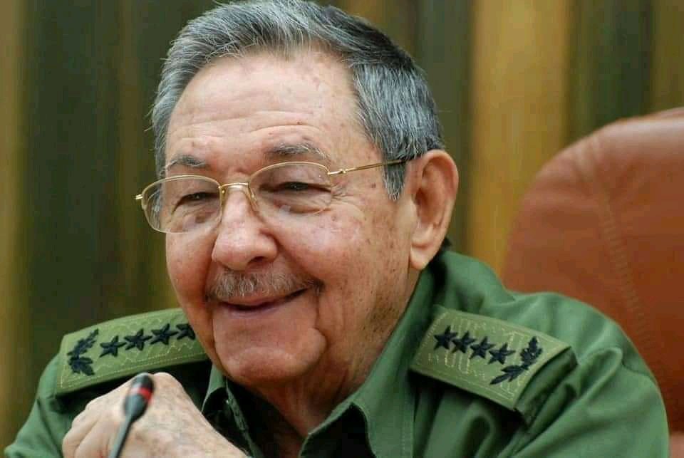 Frank16726439's tweet photo. Ya casi cumple 91 años el General de Ejército. Con el corazón lleno de alegría sigue siendo ejemplo a seguir.
#VamosConTodo 
@DiazCanelB 
@PartidoPCC 
@MinfarC https://t.co/3hUBdqPGSz