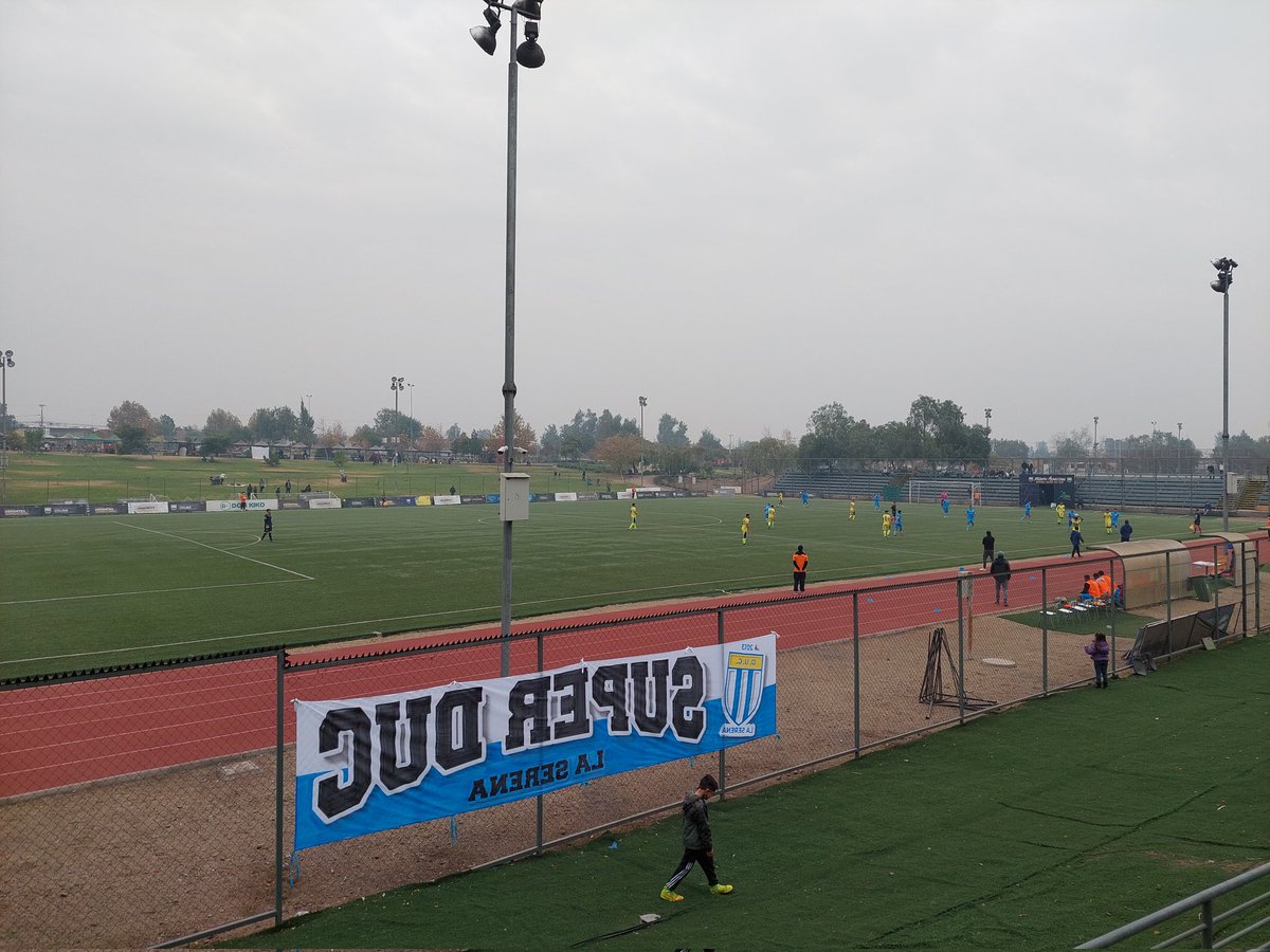 DUCLaSerena's tweet photo. Final del primer tiempo en el Manuel Rojas. Caemos por la mínima en un partido duro en un difícil campo de juego ¡A salir con todo el segundo tiempo celestes! #VamosDUC #SuperDUC
@CanalFutbol3ra @golazo_rsb @enelcamarin @RumboaPrimeraCL https://t.co/lUoJG4u1Cl